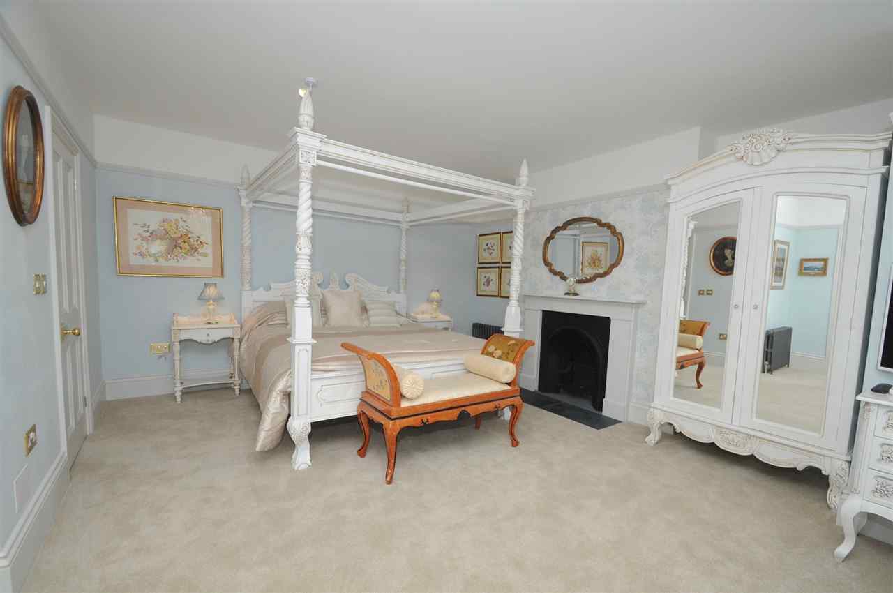 resized-2349823-Quay House four poster bedroom with En-suite - first floor.jpg
